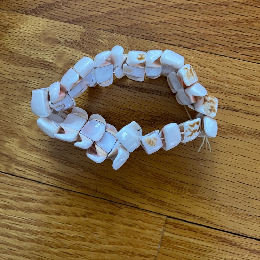 Free with purchase - White and Tan Shell Bracelet
